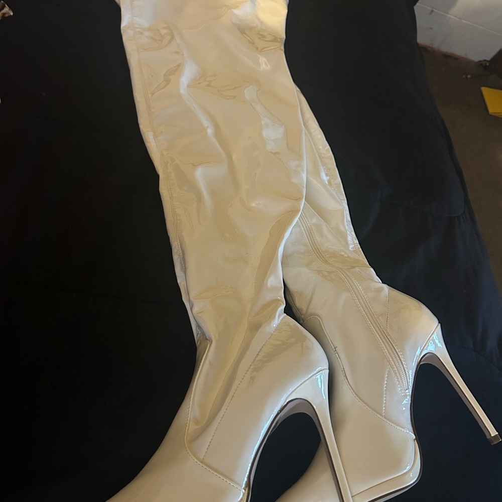 Elegant White High Heel Boots